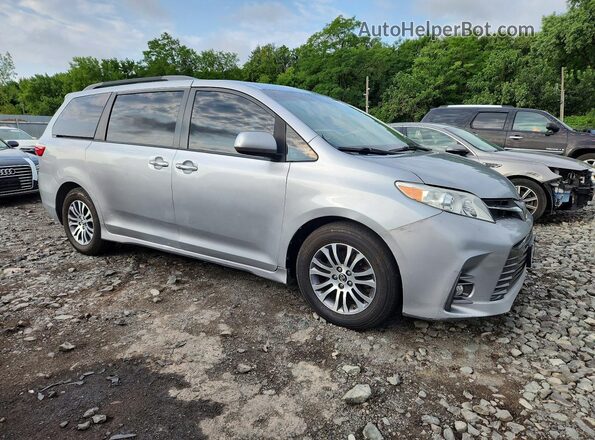 5TDYZ3DCXJS927018 2018 TOYOTA SIENNA Silver Przód prawy