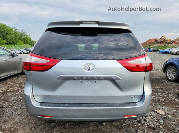 5TDYZ3DCXJS927018 2018 TOYOTA SIENNA Silver Widok z tyłu