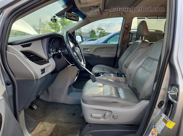 5TDYZ3DCXJS927018 2018 TOYOTA SIENNA Silver Widok wnętrza z przodu