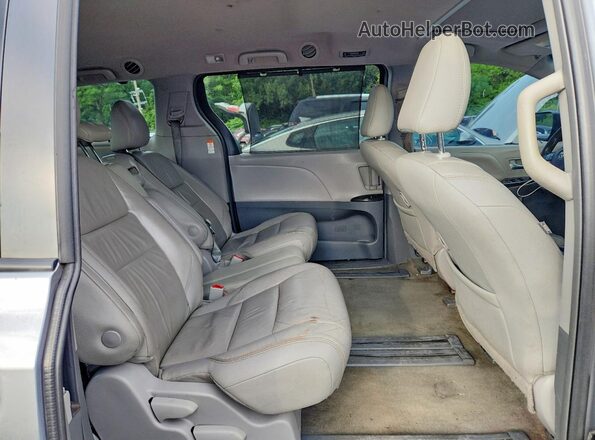 5TDYZ3DCXJS927018 2018 TOYOTA SIENNA Silver Widok wnętrza z tyłu