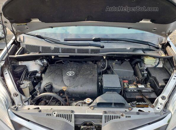 5TDYZ3DCXJS927018 2018 TOYOTA SIENNA Silver Widok komory silnika