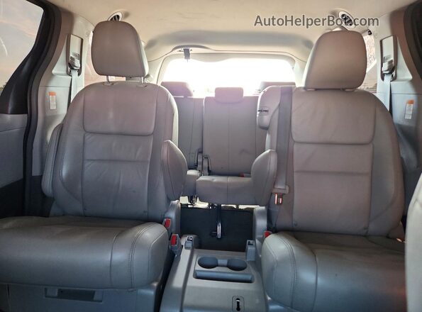 5TDYZ3DCXJS927813 2018 TOYOTA SIENNA Burgundy Հետևի նստատեղերի տեսք
