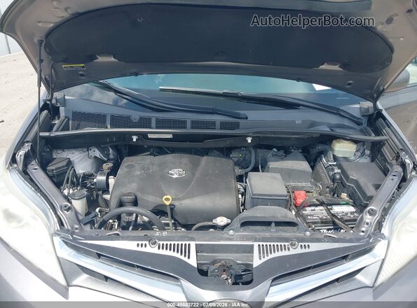5TDYZ3DCXJS928671 2018 TOYOTA SIENNA Серый Вид сзади