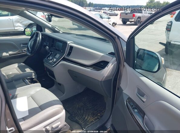 5TDYZ3DCXJS928671 2018 TOYOTA SIENNA Серый Вид салона спереди