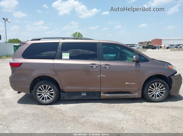 5TDYZ3DCXJS946474 2018 TOYOTA SIENNA Brown უკანა სალონის ხედი