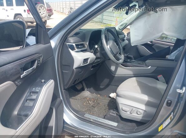 5TDYZRAH2MS068322 2021 TOYOTA HIGHLANDER Синий Вид салона спереди