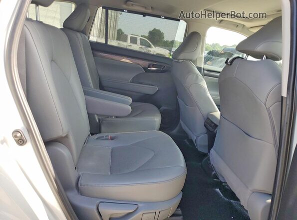 5TDYZRAH6LS016853 2020 TOYOTA HIGHLANDER White Rear interior view