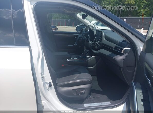 5TDYZRAH9MS519214 2021 TOYOTA HIGHLANDER White Front interior view