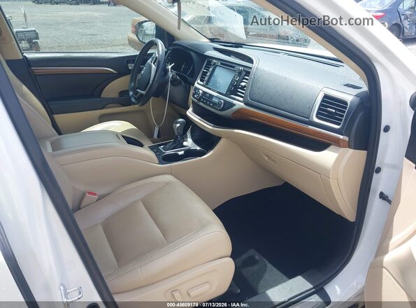 5TDYZRFH0HS234433 2017 TOYOTA HIGHLANDER Белый Вид салона спереди