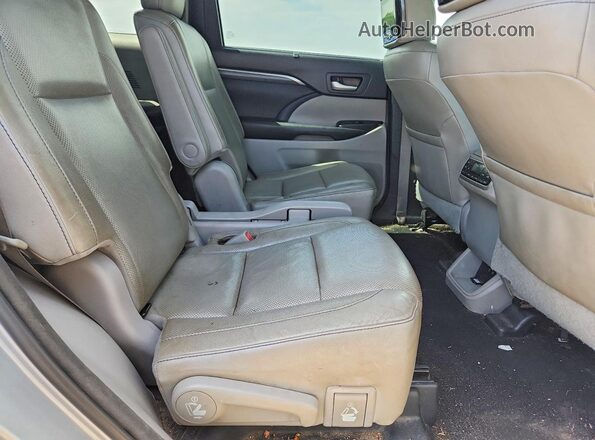 5TDYZRFH1HS190894 2017 TOYOTA HIGHLANDER Silver Սալոնի հետևի տեսք