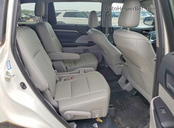 5TDYZRFH2HS227788 2017 TOYOTA HIGHLANDER White Rear interior view