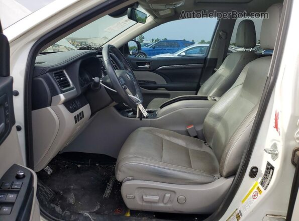 5TDYZRFH2HS227788 2017 TOYOTA HIGHLANDER White Front interior view