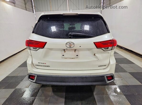 5TDYZRFH2JS266189 2018 TOYOTA HIGHLANDER White Rear view