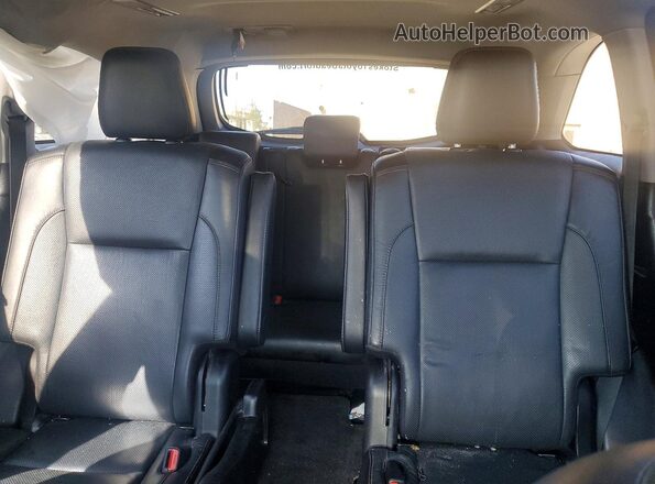 5TDYZRFH2JS281453 2018 TOYOTA HIGHLANDER White Հետևի նստատեղերի տեսք