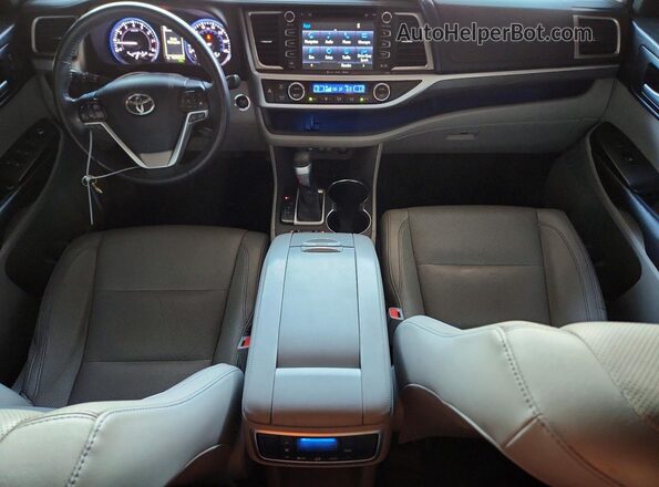 5TDYZRFH3JS239342 2018 TOYOTA HIGHLANDER Silver Vista del salpicadero