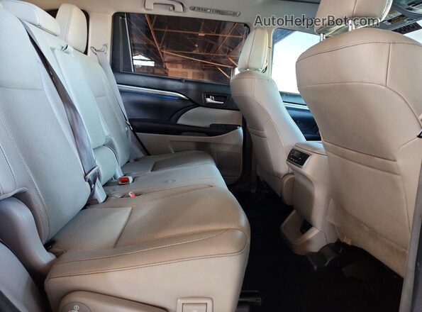 5TDYZRFH3JS239342 2018 TOYOTA HIGHLANDER Silver Vista interior trasera