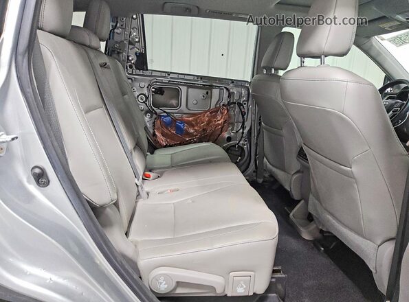 5TDYZRFH3JS246257 2018 TOYOTA HIGHLANDER Gray უკანა სალონის ხედი