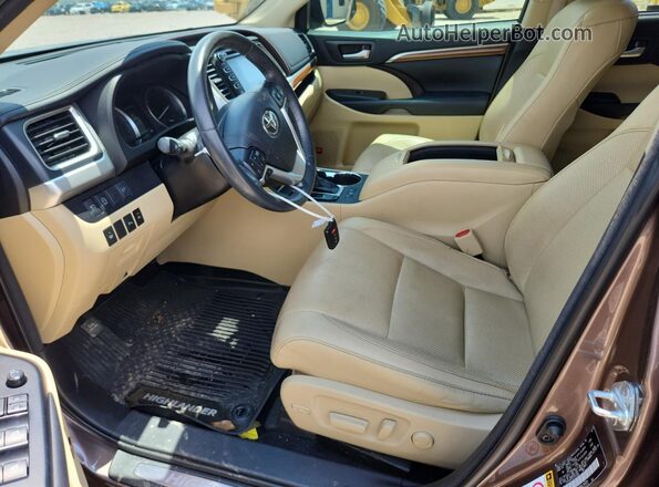 5TDYZRFH3JS253094 2018 TOYOTA HIGHLANDER Brown Front interior view
