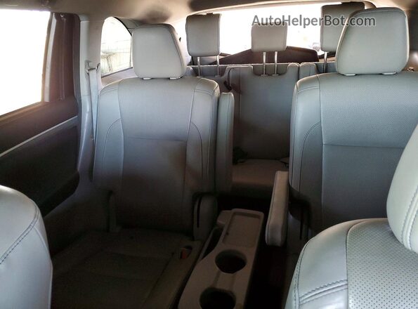 5TDYZRFH3JS275466 2018 TOYOTA HIGHLANDER Blue Widok tylnych siedzeń
