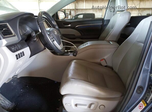 5TDYZRFH3JS275466 2018 TOYOTA HIGHLANDER Blue Widok wnętrza z przodu
