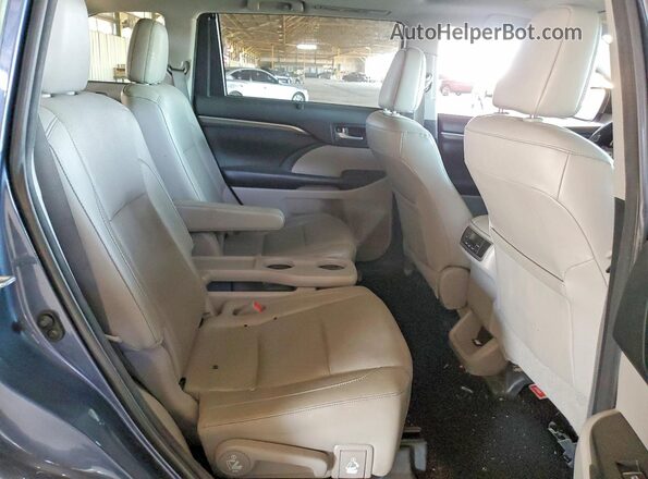 5TDYZRFH3JS275466 2018 TOYOTA HIGHLANDER Blue Widok wnętrza z tyłu