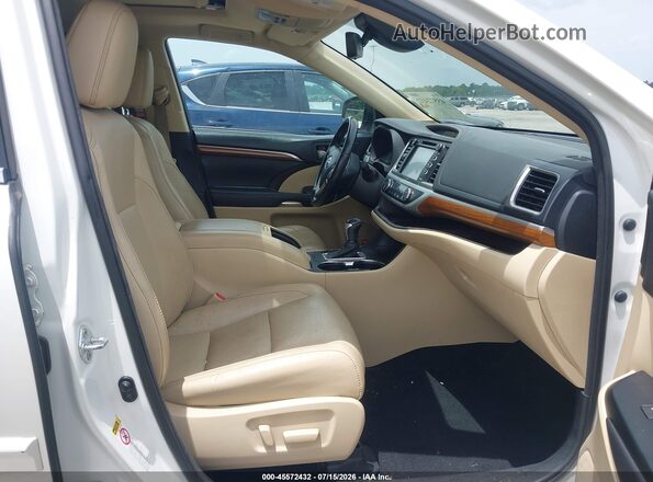 5TDYZRFH4HS198360 2017 TOYOTA HIGHLANDER White Front interior view