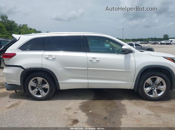 5TDYZRFH4HS198360 2017 TOYOTA HIGHLANDER White Rear interior view