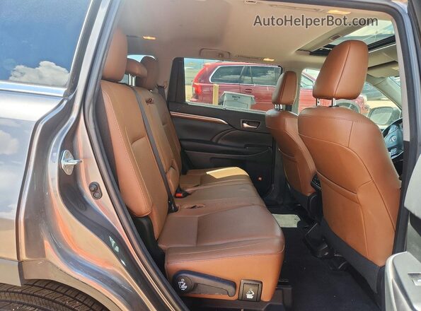 5TDYZRFH6HS187540 2017 TOYOTA HIGHLANDER Charcoal Вид задніх сидінь