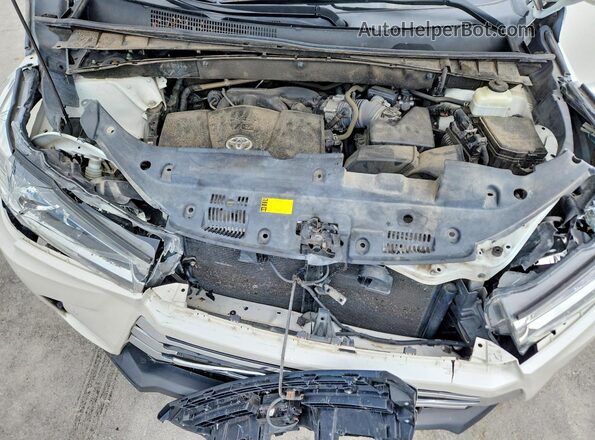 5TDYZRFH8HS200451 2017 TOYOTA HIGHLANDER White Widok wnętrza z tyłu