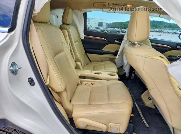 5TDYZRFH8HS200451 2017 TOYOTA HIGHLANDER White Widok tylnych siedzeń