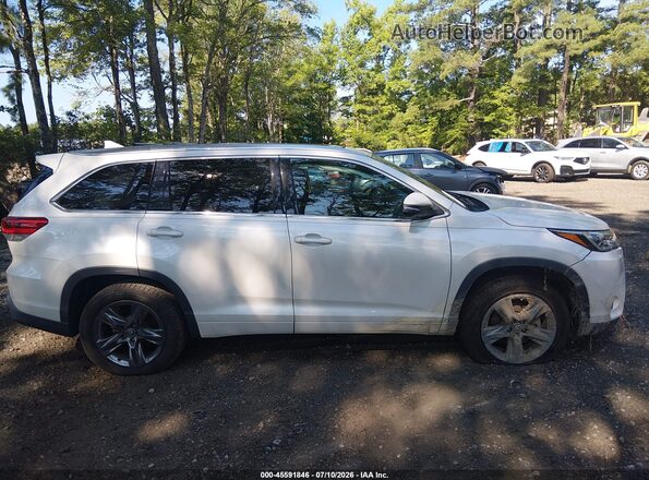 5TDYZRFH8JS275351 2018 TOYOTA HIGHLANDER White Vista interior trasera