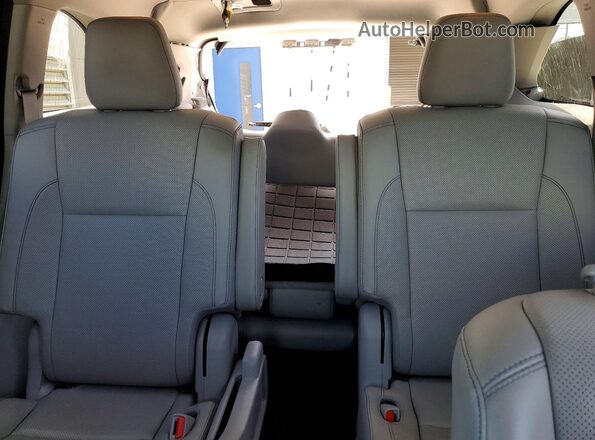 5TDYZRFH9JS273768 2018 TOYOTA HIGHLANDER White Vista de los asientos traseros