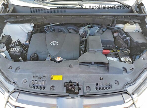 5TDYZRFH9JS273768 2018 TOYOTA HIGHLANDER White Vista del compartimento del motor
