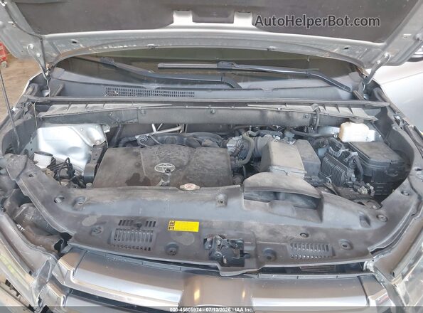 5TDYZRFH9KS290183 2019 TOYOTA HIGHLANDER Silver Widok z tyłu