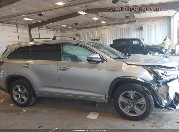 5TDYZRFH9KS290183 2019 TOYOTA HIGHLANDER Silver Widok wnętrza z tyłu