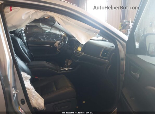 5TDYZRFH9KS290183 2019 TOYOTA HIGHLANDER Silver Widok wnętrza z przodu