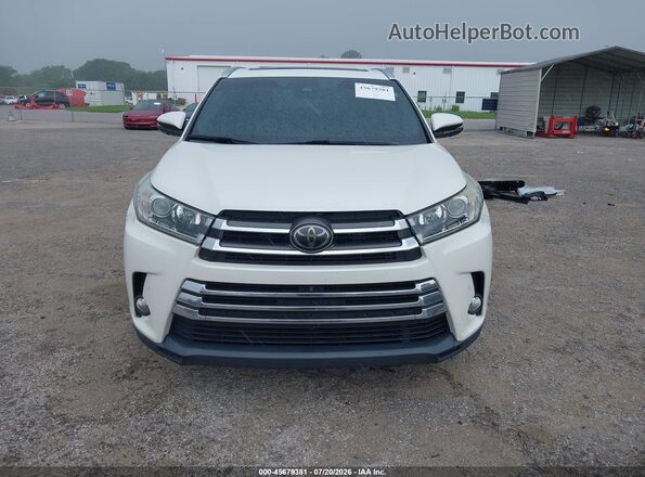 5TDYZRFHXJS265923 2018 TOYOTA HIGHLANDER White Vista interior trasera