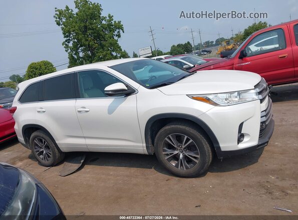 5TDZARFH0JS038512 2018 TOYOTA HIGHLANDER White Widok wnętrza z tyłu