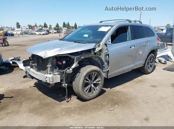5TDZARFH6JS038272 2018 TOYOTA HIGHLANDER Silver Vista tres cuartos delantera izquierda