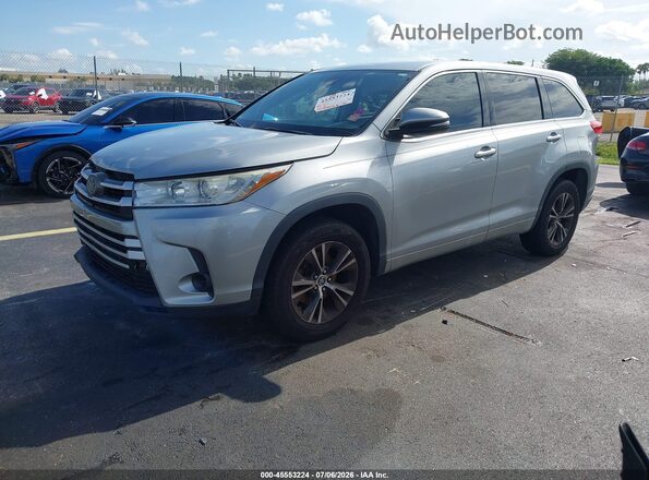 5TDZARFH6JS041687 2018 TOYOTA HIGHLANDER Silver Vista tres cuartos delantera izquierda