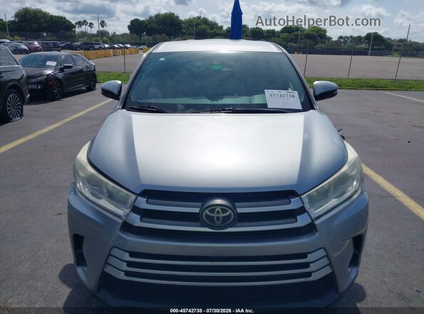 5TDZARFH8HS026537 2017 TOYOTA HIGHLANDER Gray Widok wnętrza z tyłu