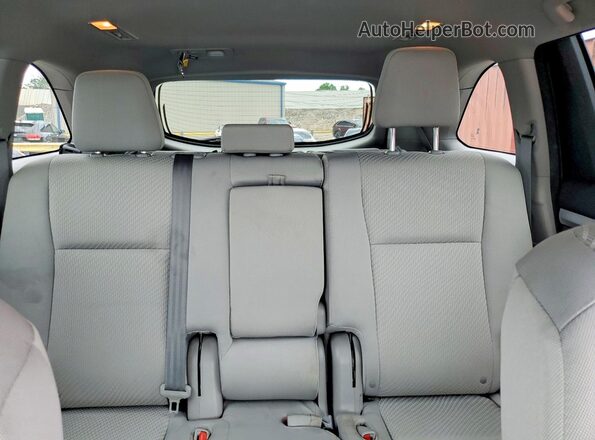 5TDZARFH9GS017439 2016 TOYOTA HIGHLANDER White Vista de los asientos traseros