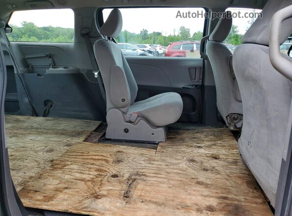 5TDZK3DC1GS708045 2016 TOYOTA SIENNA Silver Widok wnętrza z tyłu