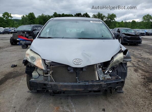 5TDZK3DC1GS708045 2016 TOYOTA SIENNA Silver Widok z przodu