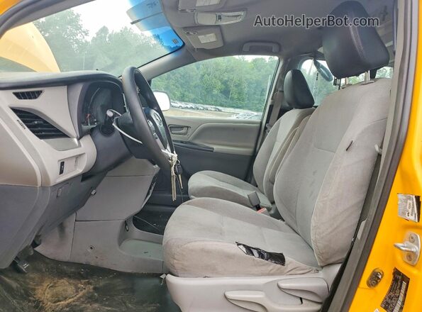 5TDZK3DC1GS754152 2016 TOYOTA SIENNA Yellow Widok wnętrza z przodu