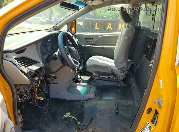 5TDZK3DC6GS700586 2016 TOYOTA SIENNA Yellow Widok wnętrza z przodu