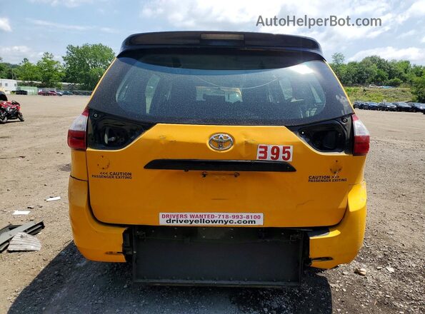 5TDZK3DC6GS700586 2016 TOYOTA SIENNA Yellow Widok z tyłu