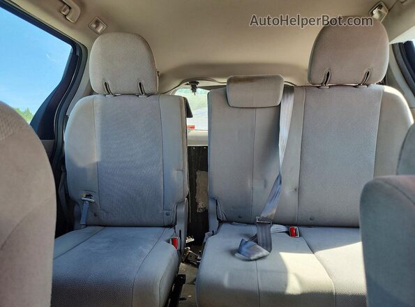 5TDZK3DC8GS707314 2016 TOYOTA SIENNA Silver Widok tylnych siedzeń