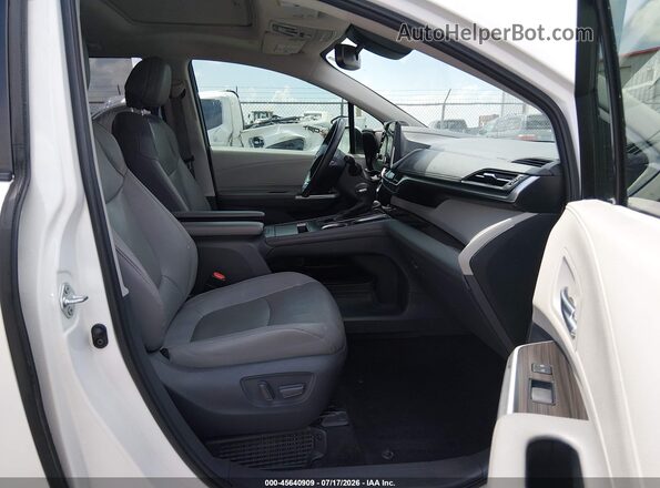 5TDZRKEC4MS016233 2021 TOYOTA SIENNA White Front interior view