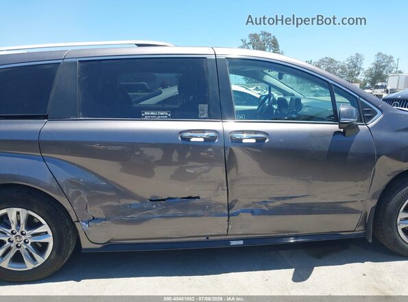 5TDZRKEC5PS168591 2023 TOYOTA SIENNA Gray Vista interior trasera